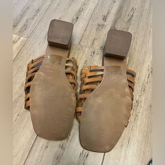 Maurices women’s brown slide latticed faux leather heels. Size 8 - Picture 6 of 7